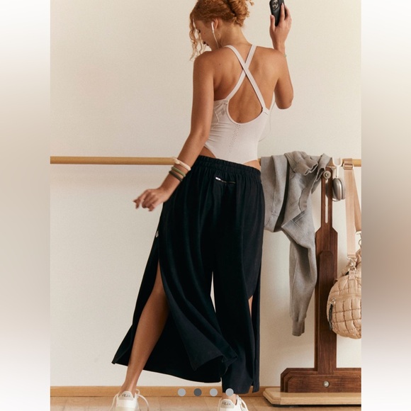🆕 Free People Movement Hot Shot Slit Wide Leg Pants in Black - Picture 2 of 4